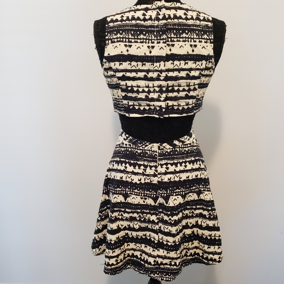 Jessica Simpson Archipelago Tribal Print Cut Out Back Dress 3/4 Size 7/8 - Picture 4 of 12